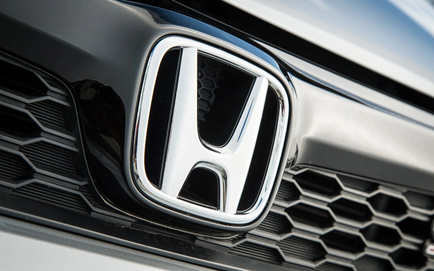 Honda hood logo